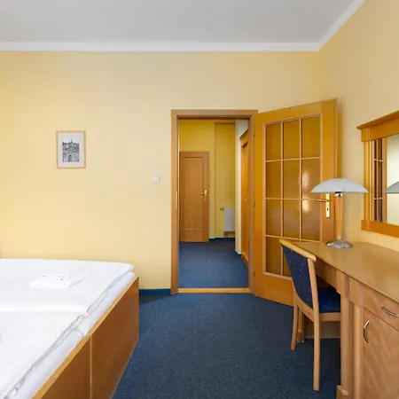 Wellness Jean De Carro 4* كارلوفي فاري