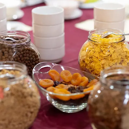 Wellness Jean De Carro 4* كارلوفي فاري