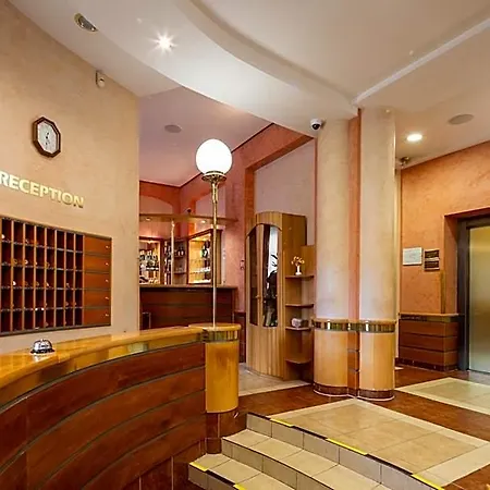 Wellness Jean De Carro קרלובי וארי